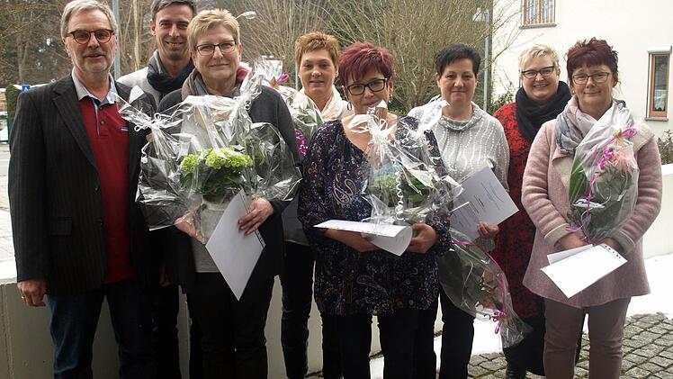 Die fünf Teilnehmerinnen legten ihre Prüfungen zur Betreuungsassistentin mit sehr guten Ergebnissen ab. Foto: Susanne Deuerling