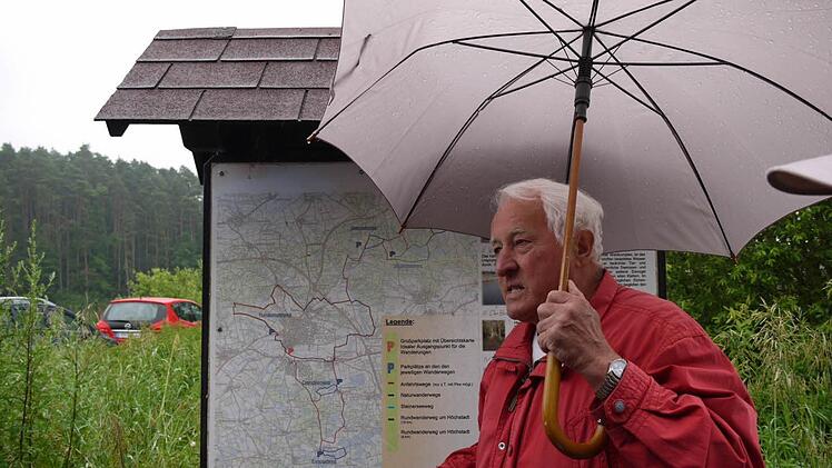 Hans Krautblatter vor de rWndertafel