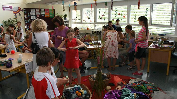 Basteln beim Schulfest