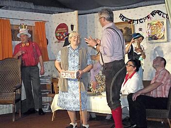 Spektakulär war die Premiere der Theatergruppe Hummendorf in die neue Saison mit dem Spiel "Psychostress und Leberwurst". Foto: Dieter Wolf