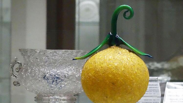 Kunstsammlungen Veste Coburg: Venezianisches Glas, Venedig, Anfang 18. Jh., Eisglas über gelbem Untergrund, grünes Glas / Foto: Jochen Berger