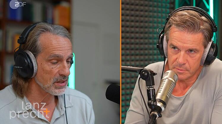 Richard David Precht (links) und Markus Lanz haben in ihrem Podcast "Lanz + Precht" &uuml;ber das Schulsystem gesprochen.