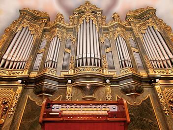 Die wertvolle Strebel-Orgel in der Stadtsteinacher Pfarrkirche St. Michael muss dringend überholt werden. Das seltene Instrument stammt aus dem Jahr 1911, die vorherige Orgel war einem Kirchenbrand zum Opfer gefallen. Fotos: Jürgen Stapf/Peter Müller
