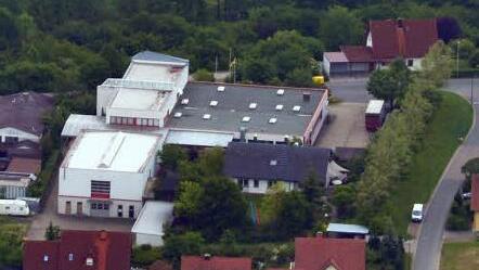 Zwei Fabrikhallen, ein Verwaltungstrakt und ein Wohnhaus bilden das ehemalige Unex-Gelände. Foto: Ronald Rinklef/Archiv