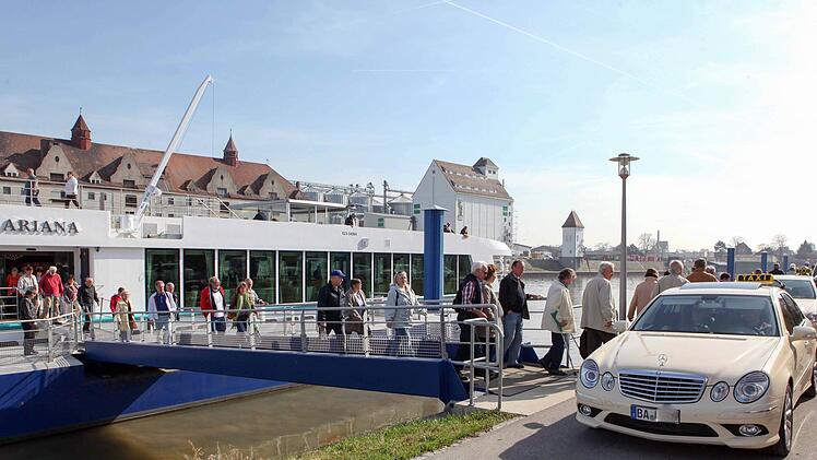 So wie hier im Bamberger Hafen können auch künftig in Forchheim Flusskreuzfahrt-Passagiere das Schiff verlassen.  Foto. Rieger-Press
