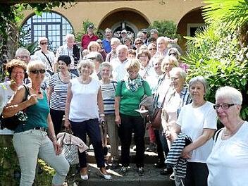 Die Reisegruppe vor der Villa La Collina von Konrad Adenauer Foto: Geiling