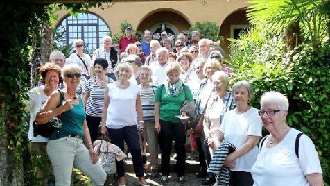 Die Reisegruppe vor der Villa La Collina von Konrad Adenauer Foto: Geiling