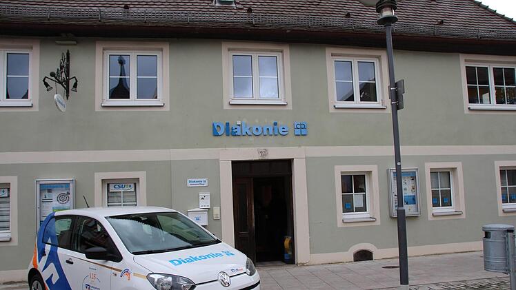 Früher LBS, jetzt Diakonie - ein perfekter Standort, finden die Mitarbeiter. Nur die Parkplatzsituation ist problematisch.