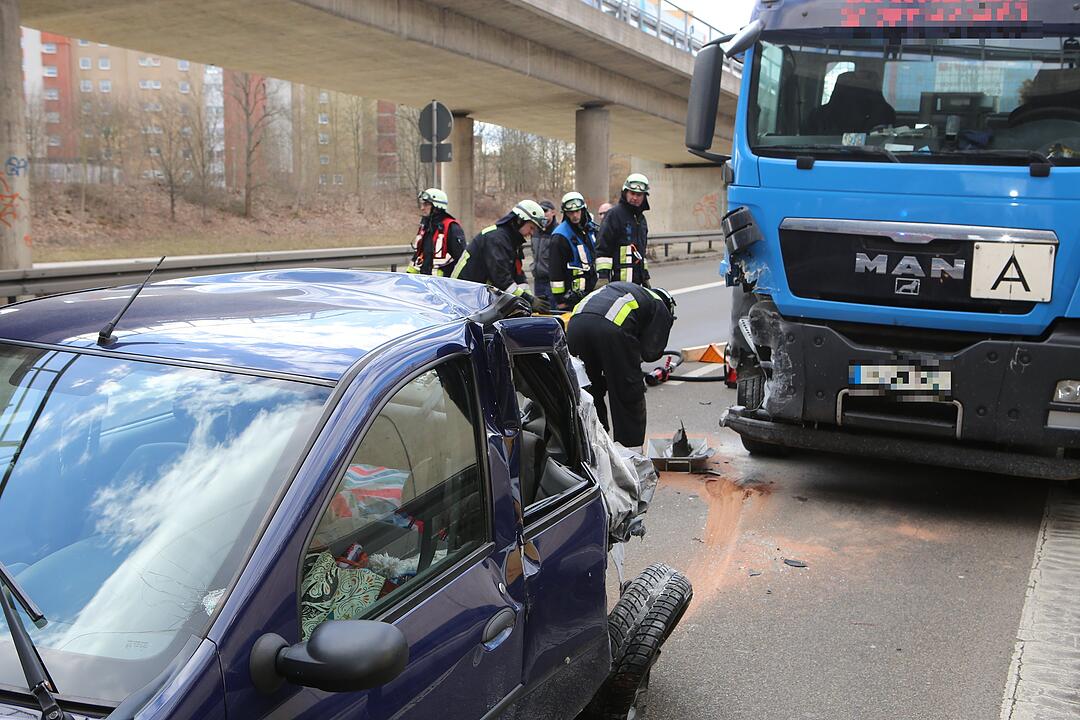 Unfall auf Südwesttangente in Nürnberg-Schweinau