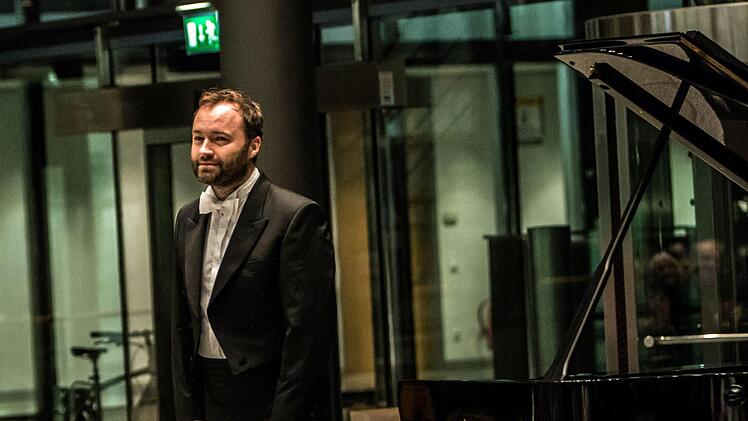 Beeindruckend: Der Pianist Piotr Salajczyk gestaltete eine außergewöhnlichen Klavierabend in Coburg.Foto: Jochen Berger