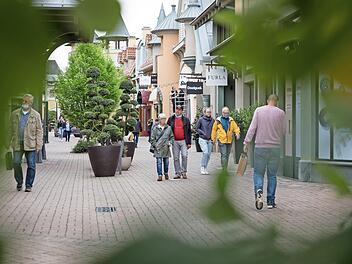 Das Einkaufsdorf Wertheim Village heute: Wo einst um das Vorhaben gestritten wurde, flanieren nun pro Jahr 2,8 Millionen Besucher.  Foto: Patty Varasano