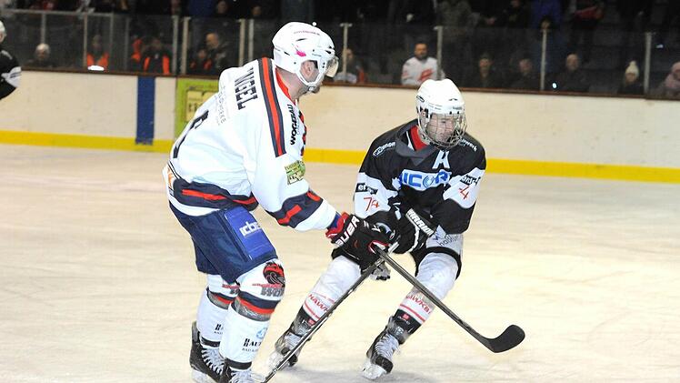 Derbyzeit: Szene aus dem Spiel der Kissinger Wölfe gegen den ESC Haßfurt. Foto: Hopf