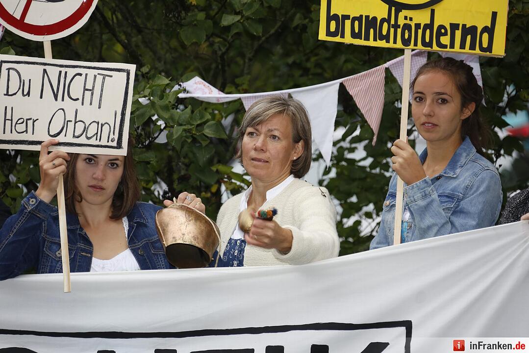 Orban besucht CSU in Kloster Banz: Opposition demonstriert