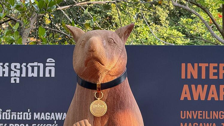 Statue f&uuml;r weltbekannte Minensuch-Ratte Magawa