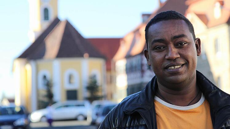 Der 35-jährige Asylsuchende Mekona Taye Tamene aus Äthiopien hat seit vier Wochen in Gosberg eine neue Unterkunft  gefunden.   Fotos: Michael Gründel