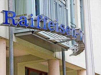 Eingangsbereich der Raiffeisen-Volksbank in Kronach  Foto: Archiv