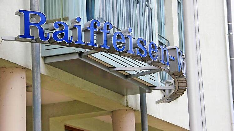 Eingangsbereich der Raiffeisen-Volksbank in Kronach  Foto: Archiv