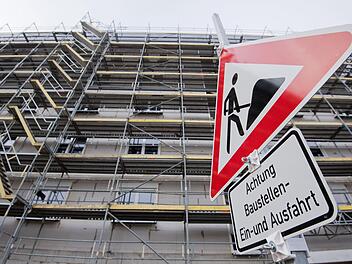 Das Baugewerbe ist von der Corona-Krise kaum betroffen und sucht Lehrlinge. Foto: J. Stratenschulte, dpa