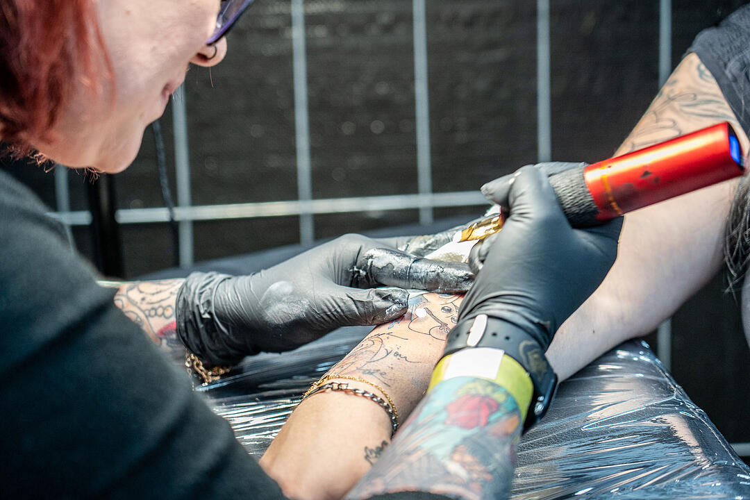 Mit vielen Top Tattookünstlern und Händlern.