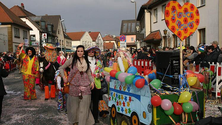 Flower-Power aus den 1960er Jahren: Ja, da schlagen auch alte Herzen höher.  Foto: Werner Baier