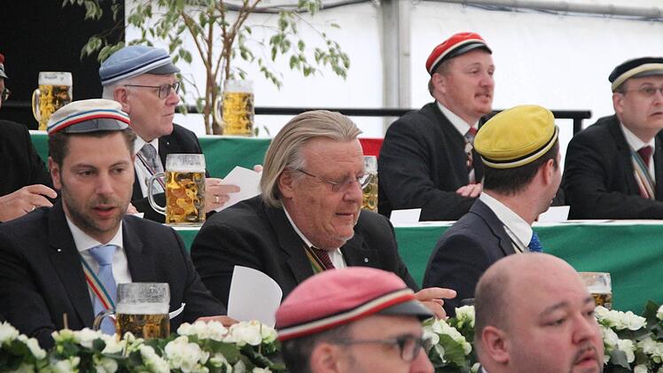 Hat noch einen Platz auf der Gästetribüne: Coburgs Alt-OB Norbert Kastner. Foto: Simone Bastian