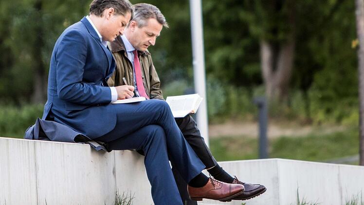 Jakob Augstein (links) und Nikolaus Blome vor ihrem Coburg-AuftrittFoto: Jochen Berger