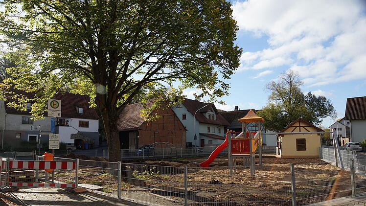 Der Spielplatz ist bald fertig. Foto: Arkadius Guzy