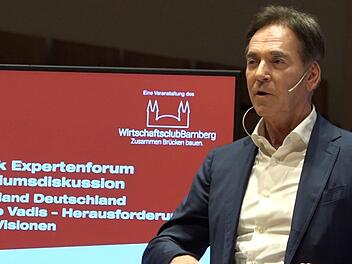 Michael Stoschek hat mit einem emotionalem Statement zur aktuellen Klimadebatte f&uuml;r Aufsehen gesorgt. Bei einer Podiumsdiskussion zur Zukunft der Autoindustrie war er einer von sechs Diskutanten. Video-Screenshot: Sebastian R&uuml;ger