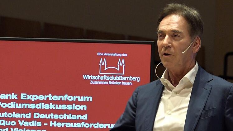 Michael Stoschek hat mit einem emotionalem Statement zur aktuellen Klimadebatte für Aufsehen gesorgt. Bei einer Podiumsdiskussion zur Zukunft der Autoindustrie war er einer von sechs Diskutanten. Video-Screenshot: Sebastian Rüger