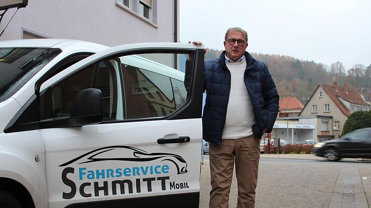 Gregor Schmitt betreibt einen von vier Fahrservices in Bad Brückenau. Foto: Julia Raab