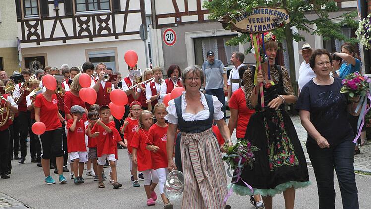 Vom ehemaligen "Saumarkt" setzte sich der Festzug durch die Altstadt in Bewegung.