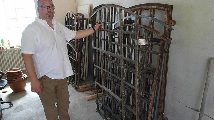 Die alten Metallrahmen der Fenster will Olaf Weiner auf jeden Fall wiederverwenden.