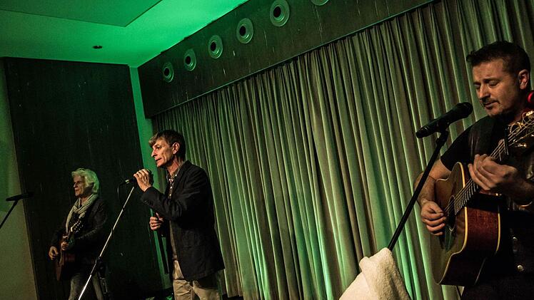 Seán Keane (Mitte) begeisterte bei seinem Auftritt mit Fergus Feely (links) und PAt Coyne (rechts) in Coburg. Foto: Jochen Berger