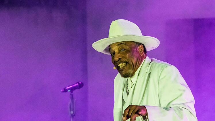 Ron Williams als Cab Colloway in der Musical Comedy "Blues Brothers in Prison" auf der Waldbühne HeldrittFoto: Jochen Berger