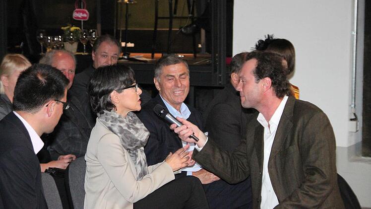 Moderator Joffrey Streit interviewt Regierungsvizepräsidentin Petra Platzgummer-Martin.