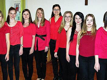 Der Jugendchor "The Young Voices" unter Leitung von Wolfgang Fischer gestaltet ein Konzert in der Domäne Sonnefeld. Foto: Klaus Oelzner