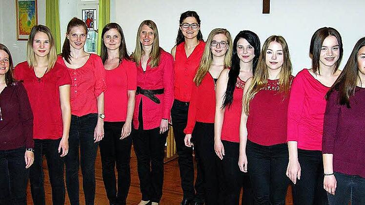 Der Jugendchor "The Young Voices" unter Leitung von Wolfgang Fischer gestaltet ein Konzert in der Domäne Sonnefeld. Foto: Klaus Oelzner