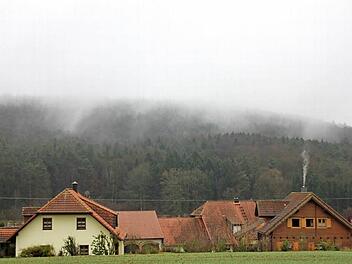 Wegen der zwischenzeitlich gekippten Pläne, im Bürgerwald Windräder aufzustellen, rauchte es in Eichelberg zuletzt noch mächtig. Viele Bürger ließen Dampf ab. Nicht so bei der Bürgerversammlung am Montag. Foto: Ralf Kestel