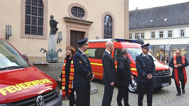 Drei Feuerwehrfahrzeuge erhielten den  kirchlichen Segen.  Foto: Peter Rauch