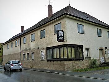 Die ehemalige Gaststätte Köhler an der Neuenmarkter Hauptstraße erhält eine neue Nutzung. Foto: Werner Reißaus