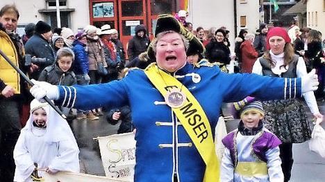 Bremserin Burgl wird das närrische Volk wieder durch Neukenroth führen.  Foto: Gerd Fleischmann/Archiv