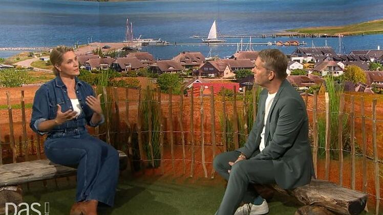 Bei "DAS! Rote Sofa" unterhielt sich Judith Rakers mit Moderator Hinnerk Baumgarten.