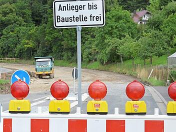 Schneller als gedacht: Der erste Abschnitt der Straße zwischen Maßbach und Rothhausen könnte schon Weihnachten fertig sein. Foto: Isolde Krapf