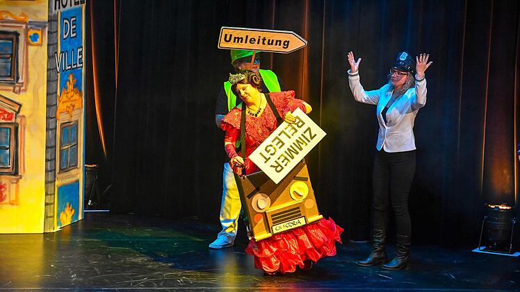 Prunksitzung 2020 der Coburger Narrhalla: Das Damenballett der Coburger Narrhalla zeigte die Show "Helden gesucht".Ronald Rinklef