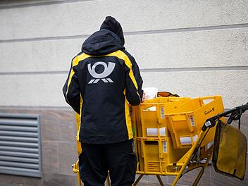 Postbote wirft Briefe in Bayreuth weg