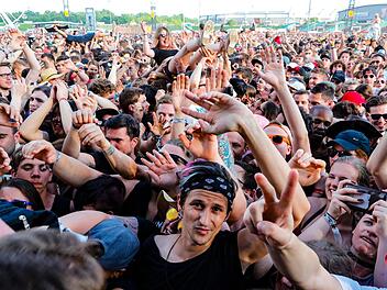 Etwas über 70.000 Menschen sind 2018 zu Rock im Park ans Zeppelnfeld nach Nürnberg gekommen. Foto: Matthias Hoch