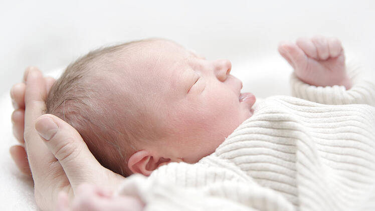 Kronach: Au&szlig;ergew&ouml;hnliche Geburt in Helios Frauenklinik - Neujahrsbaby "hatte es eilig"