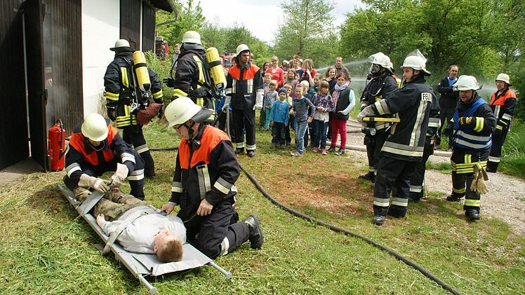 Für viele Zuschauer war die Großübung der Feuerwehren in Prölsdorf am Samstag eine spannende Angelegenheit.