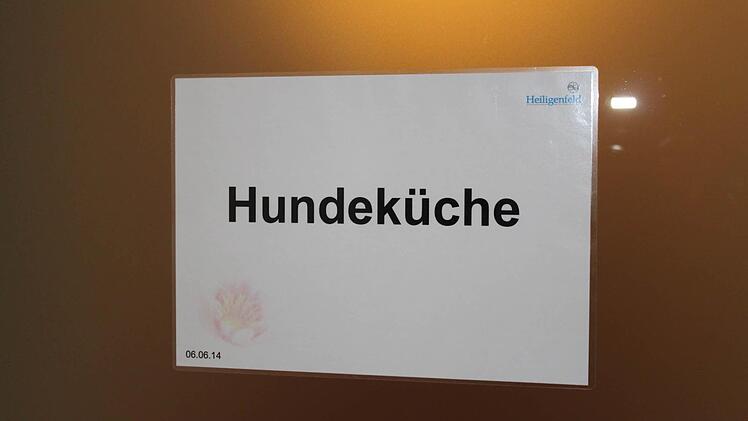 Auch eine spezielle Hundeküche haben die Heiligenfeld Kliniken eingerichtet. Foto: Mäuser