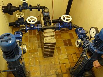 Die Überhebepumpen im Kellergeschoss des Wannbacher Pumpenhauses Foto: Carmen Schwind